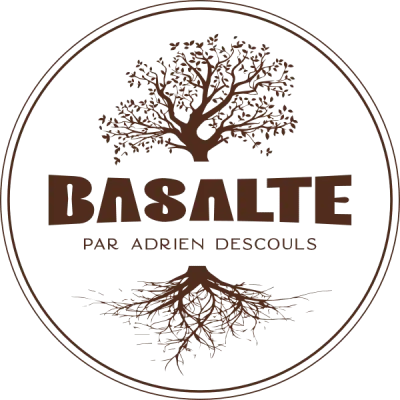 Logo circulaire avec un arbre stylisé et des racines en bas, le texte "BASALTE PAR ADRIEN DESCouls" en dessous